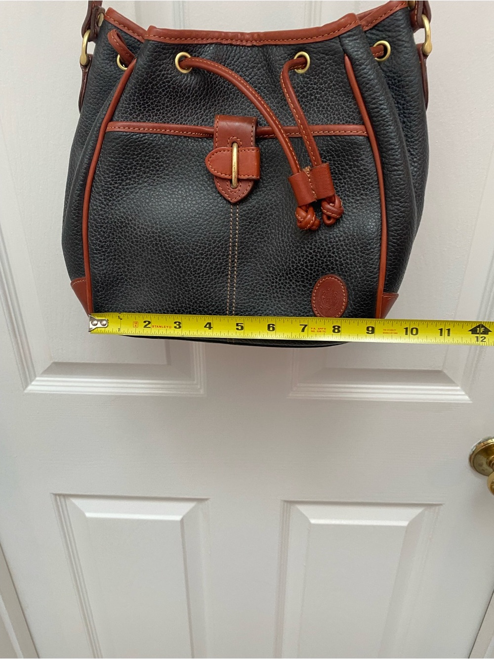 Liz Claiborne Black and Brown Pebbled Leather Drawstring Shoulder Bag - Picture 4 of 12